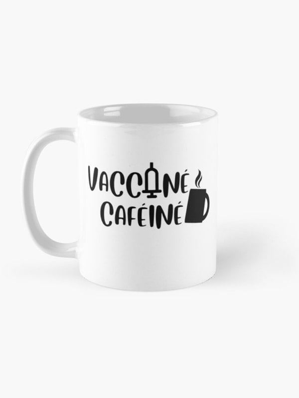 Mug vacciné caféiné pour le covid 19 sur la boutique redbubble de kaellyana