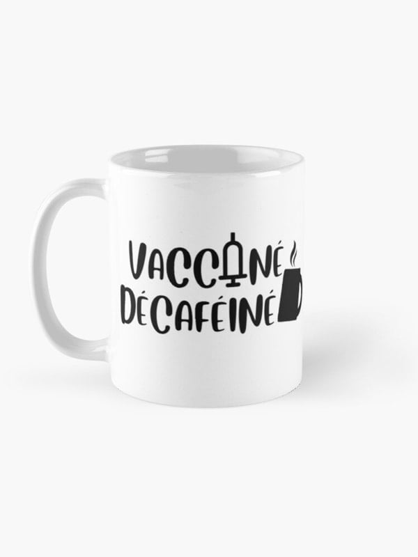 Mug vacciné décaféiné pour le covid 19 sur la boutique redbubble de kaellyana