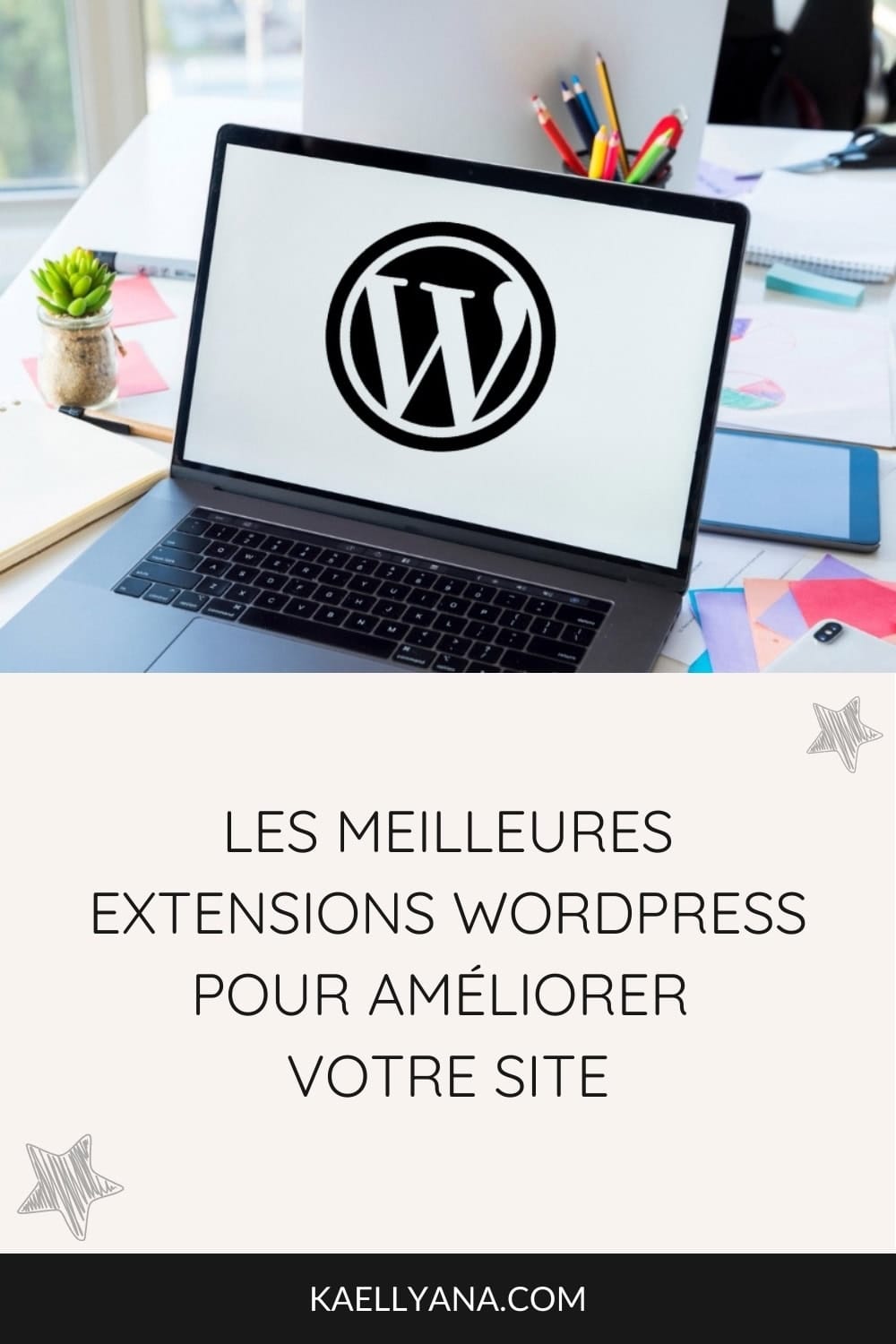 ordinateur portable avec le logo WordPress pour illustrer les extensions WordPress